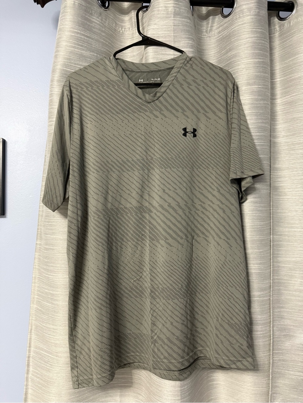 Under Armour Men’s Short-Sleeve V-Neck Performance Shirt - Olive